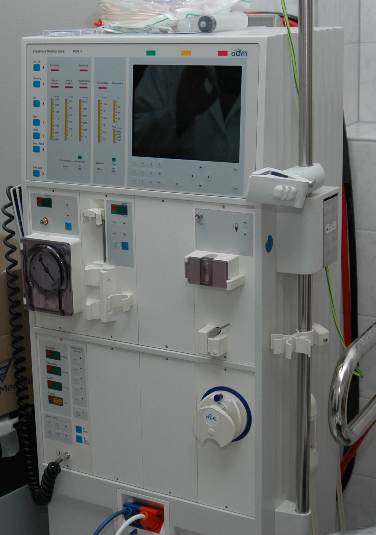 dialysis-machine-dialysis-system-hemodialysis-in-patient-at-hospital